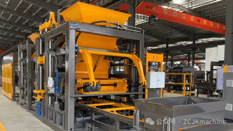 Servo ilə idarə olunan blok istehsalı maşınları: Enerjiyə qənaət edən texnologiya ilə elektrik xərclərini 30-50% azaldın